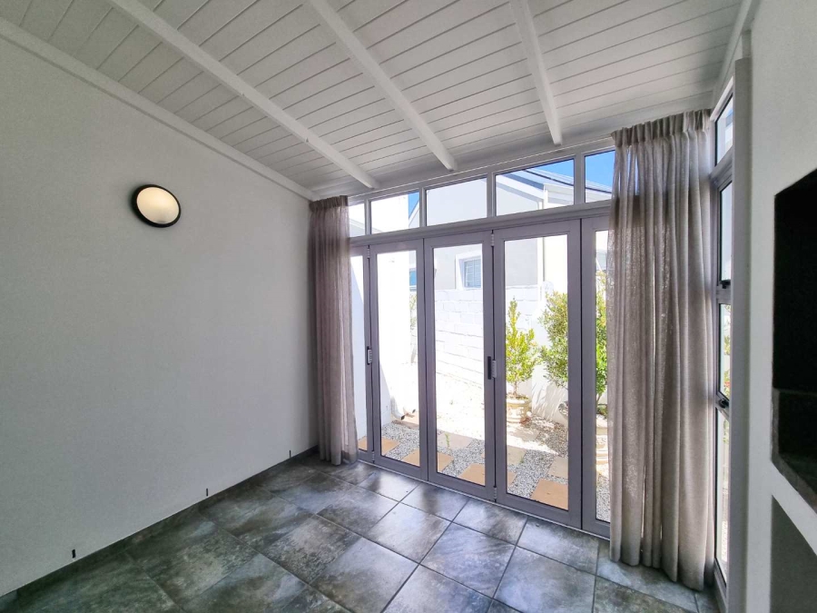 2 Bedroom Property for Sale in Sandbaai Western Cape